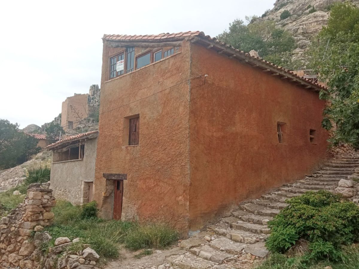 Corral en la parte alta de Castellote Ref Q35