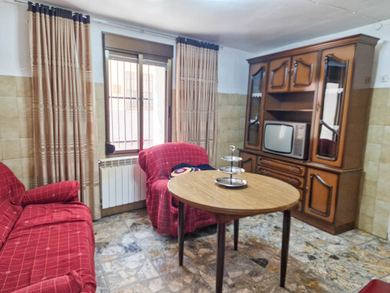 Casa de pueblo con corral en Cella