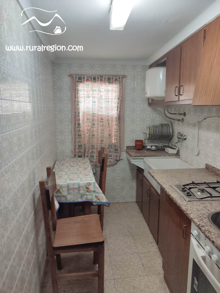Casa de pueblo, formada por 4 apartamentos, en Urrea de Gaén