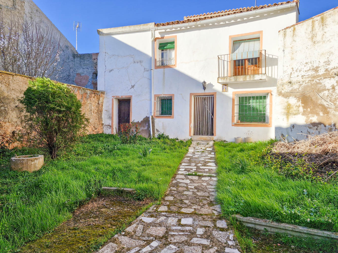 Casa para vivir y gran terreno en Used