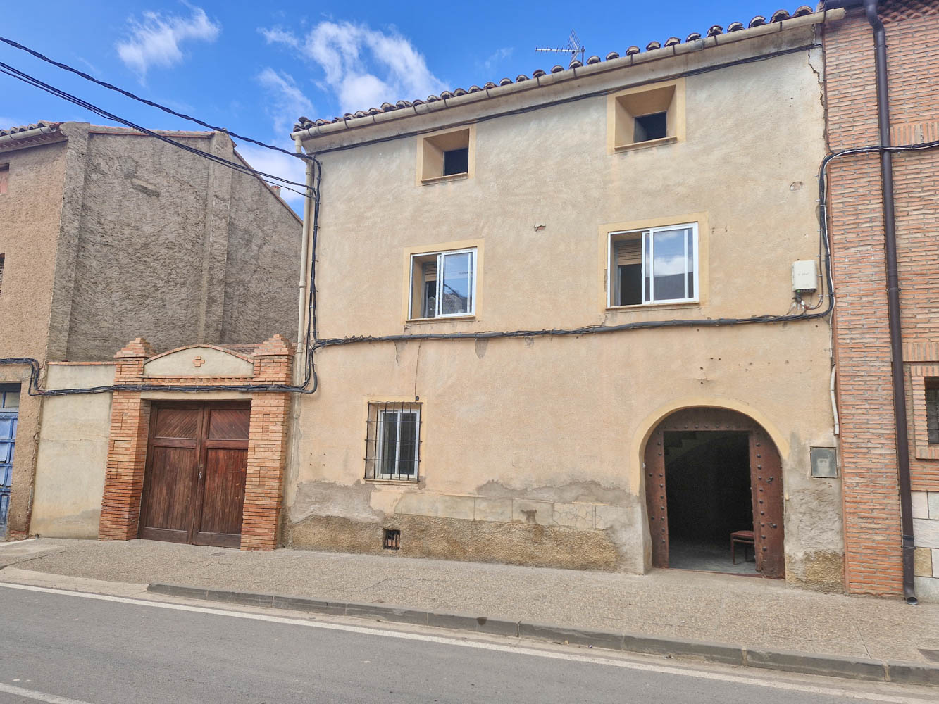 Amplia casa de pueblo en Navarrete del Río